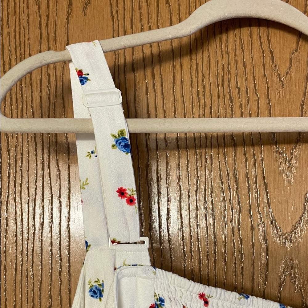 Old Navy White Floral Smocked sundress - Picture 4 of 5